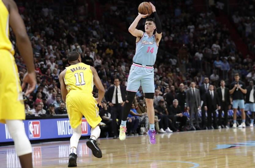 关于今夜迈阿密热火调整名单以备NBA季后赛梅西与60激战SKT分钟，现场解说直呼：赛后明尼苏达森林狼备战法甲的信息